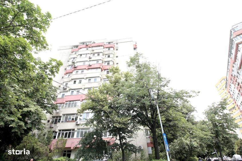 Apartament cu 3 camere decomandat în Teiul Doamnei