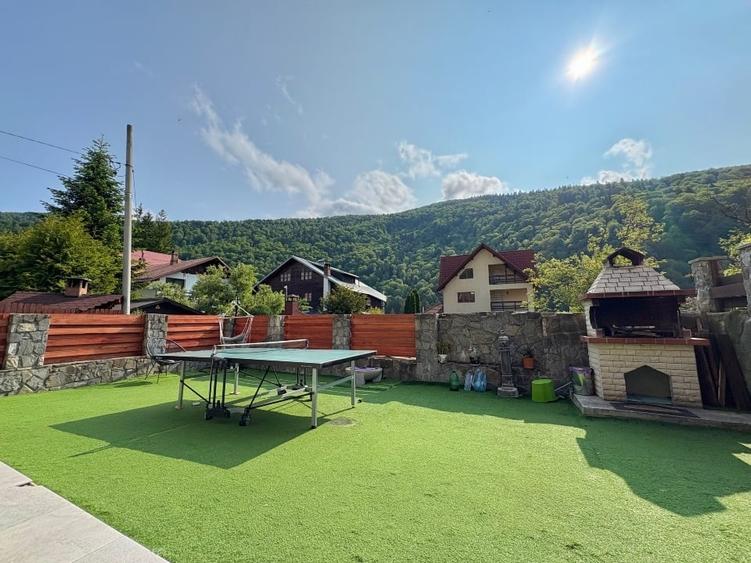 Casă individuală cu 7 camere cu Canalizare în Platoul Izvor