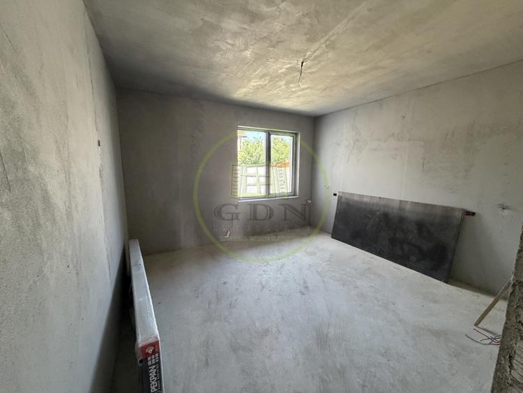 Casă individuală cu 4 camere cu Teren 498 Mp în Exterior Est
