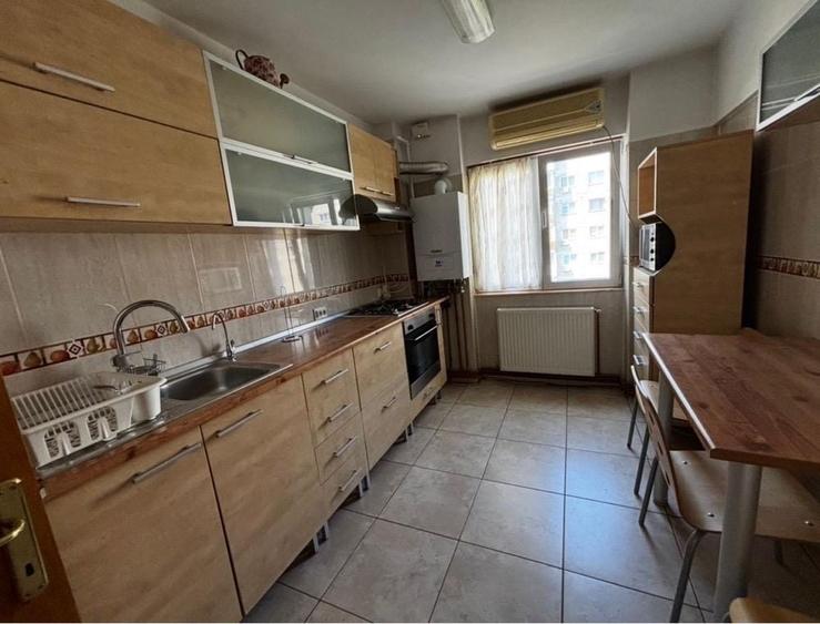 Apartament cu 3 camere decomandat în Drumul Taberei