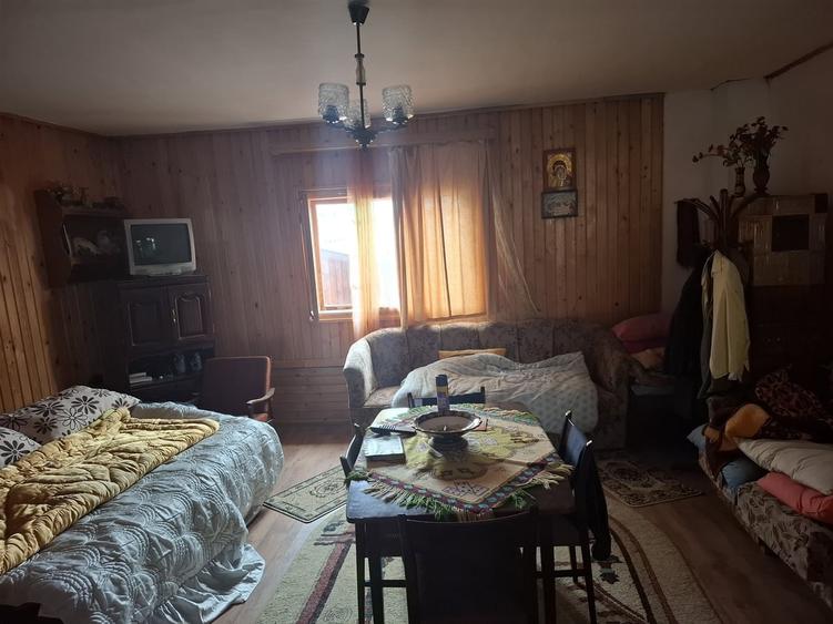 Casă cu 5 camere cu Teren 300 Mp în Central