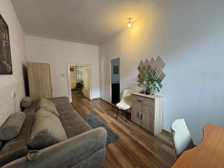 Apartament cu 2 camere semidecomandat, mobilat în Central — fotografia 1