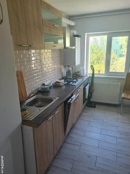 Apartament cu 3 camere decomandat în 1 Decembrie