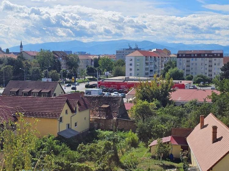 Apartament cu 3 camere decomandat în Terezian