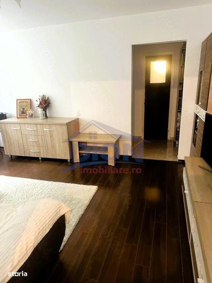 Apartament cu 3 camere semidecomandat în Ghencea