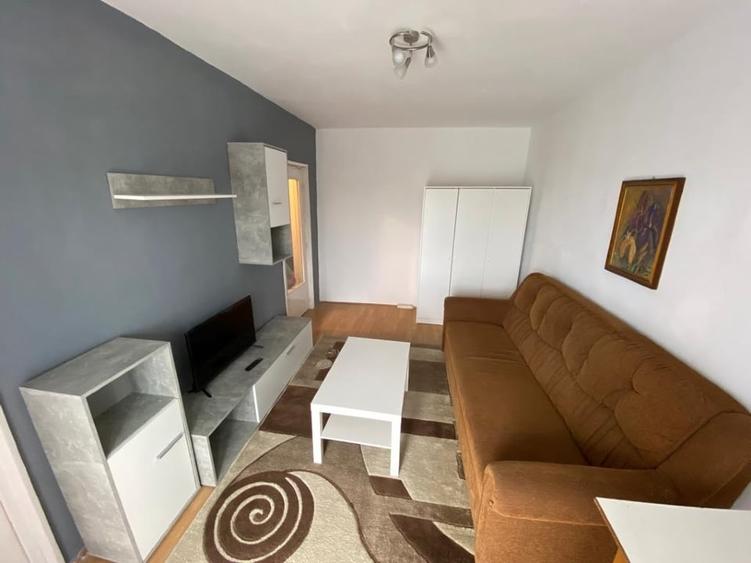Garsonieră decomandată în Micălaca