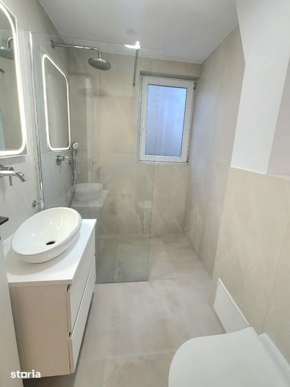 Apartament cu 3 camere decomandat în Cornișa