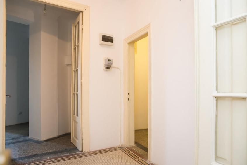 Apartament cu 3 camere circular în P-ța Unirii
