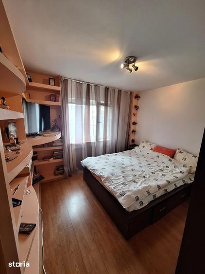 Apartament cu 3 camere decomandat în Traian