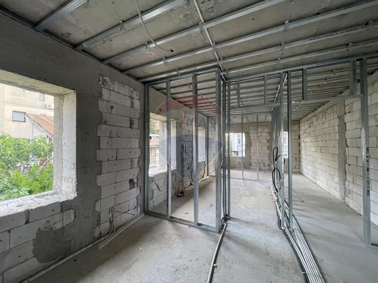 Casă cu 4 camere cu Teren 370 Mp în Dorobanți