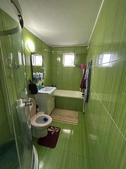 Apartament cu 3 camere semidecomandat în Hipodrom