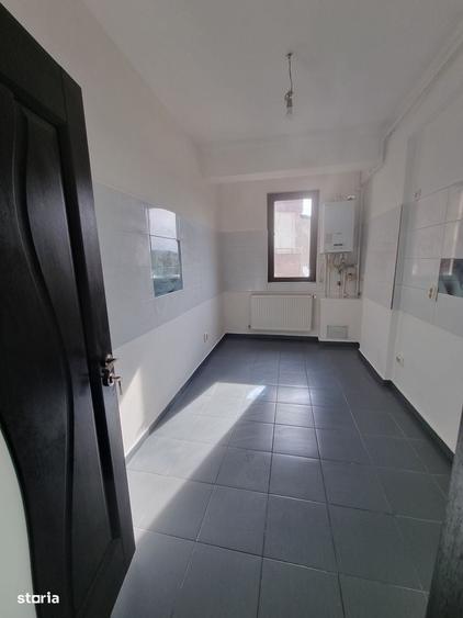 Apartament cu 2 camere semidecomandat în Roșu
