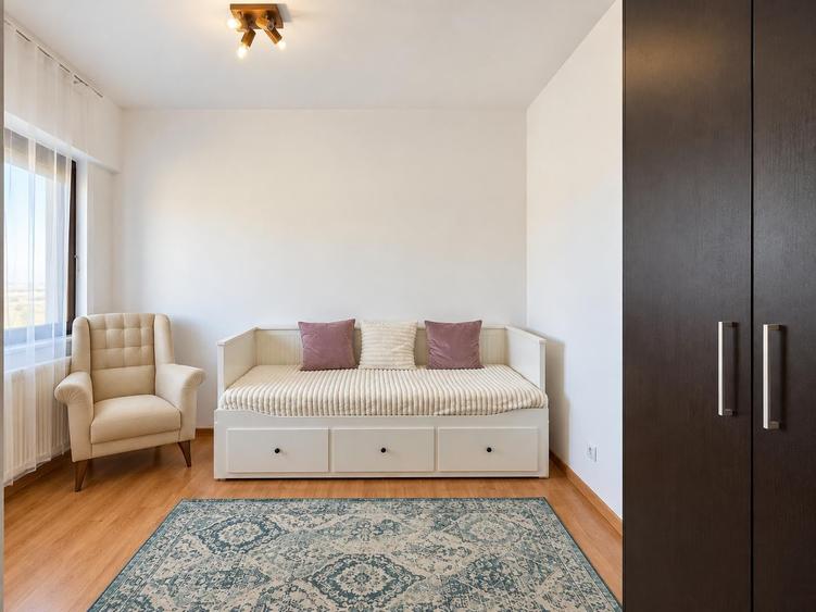 Apartament cu 4 camere semidecomandat, mobilat în Pipera