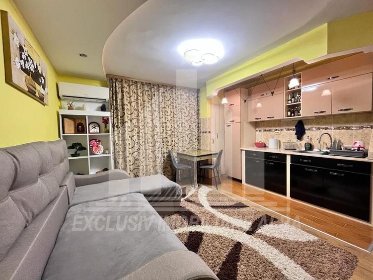 Apartament cu 3 camere semidecomandat în Cetate