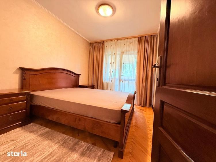 Apartament cu 4 camere decomandat în Palat
