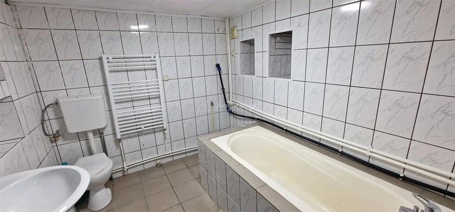 Casă cu 5 camere cu Teren 155 Mp în Muncitoresc