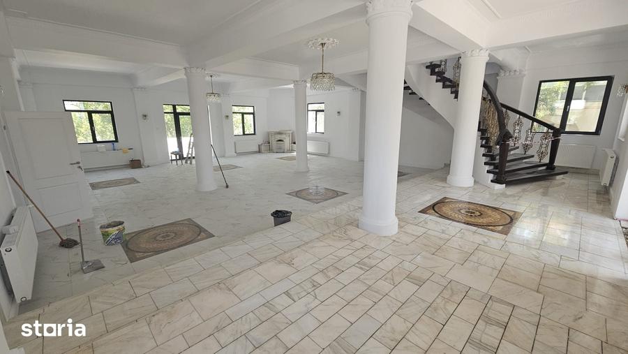 Casă cu Teren 2300 Mp în Sărărie