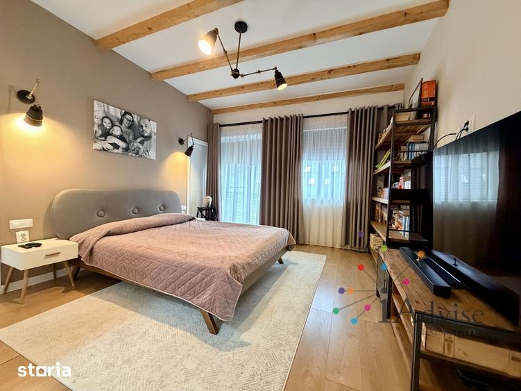 Apartament cu 4 camere, mobilat în Est
