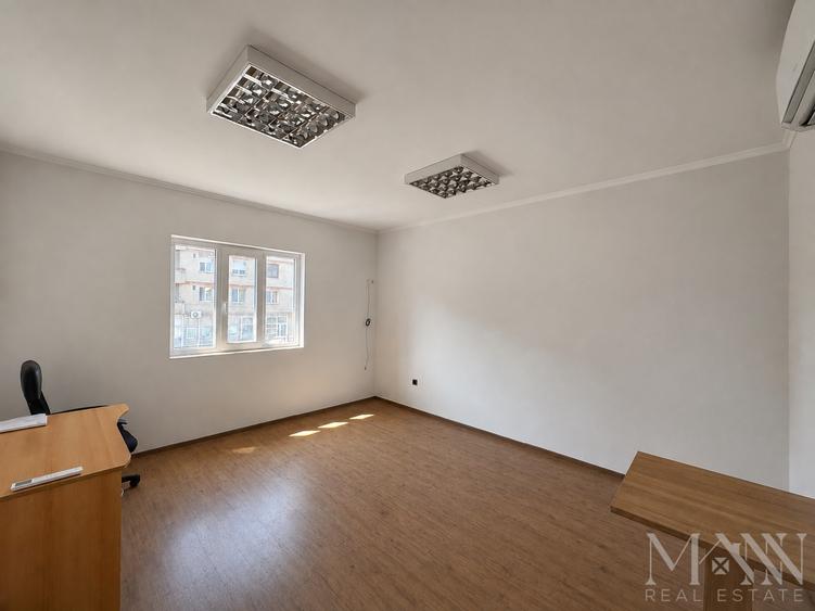 Birou, de 32 mp, în Nufărul
