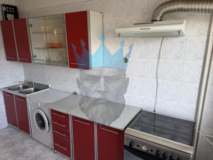 Apartament cu 3 camere semidecomandat în Ștefan cel Mare