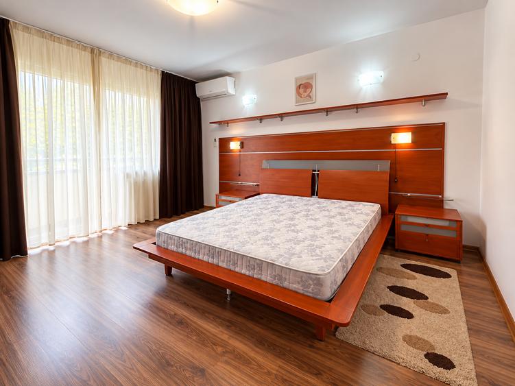 Duplex cu 5 camere cu Canalizare în Central