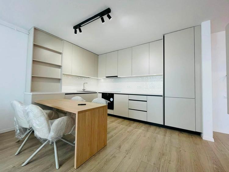 Apartament cu 2 camere semidecomandat, mobilat în Florești