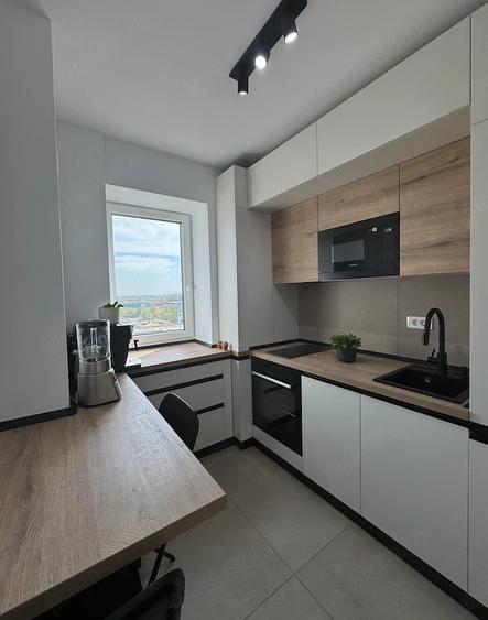 Apartament cu 3 camere decomandat în Sud