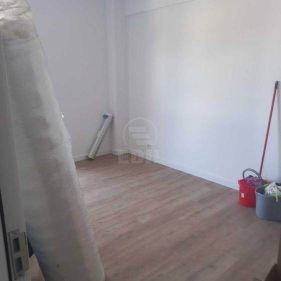 Apartament cu 2 camere semidecomandat în Florești