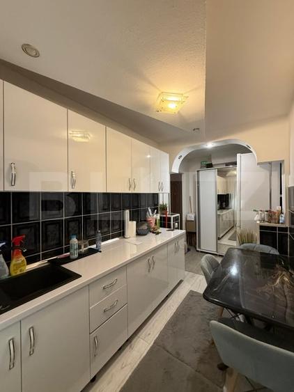 Apartament cu 3 camere semidecomandat, mobilat în Comuna din Paris