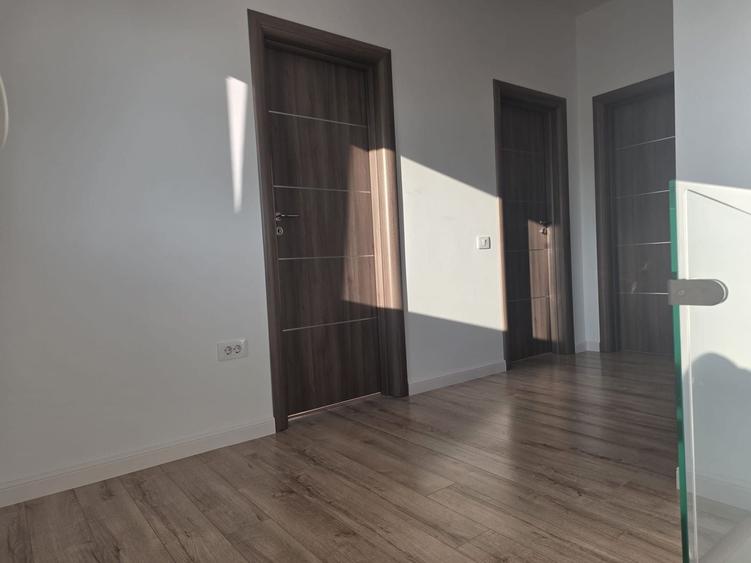 Casă cu 5 camere cu Canalizare în Tunari