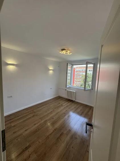 Apartament cu 3 camere decomandat în Ștefan cel Mare