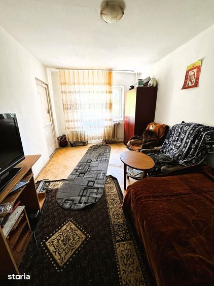 Etaj 2-Podul de Fier Intersectie-2 Camere Decomandat-bloc 81' - 1