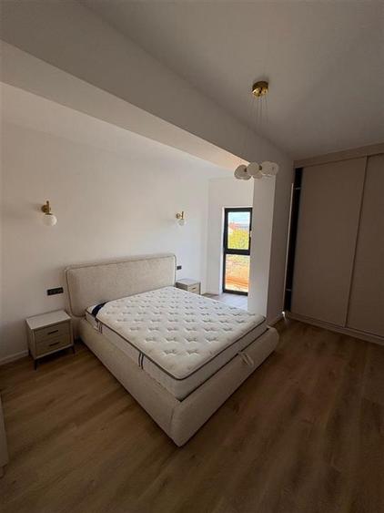 Apartament cu 2 camere decomandat, mobilat în Tractorul
