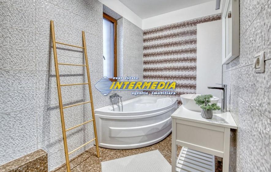 Casă individuală cu 4 camere cu Canalizare în Cetate