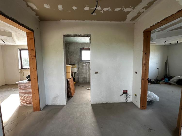 Casă individuală cu 6 camere cu Teren 2000 Mp în Nănești