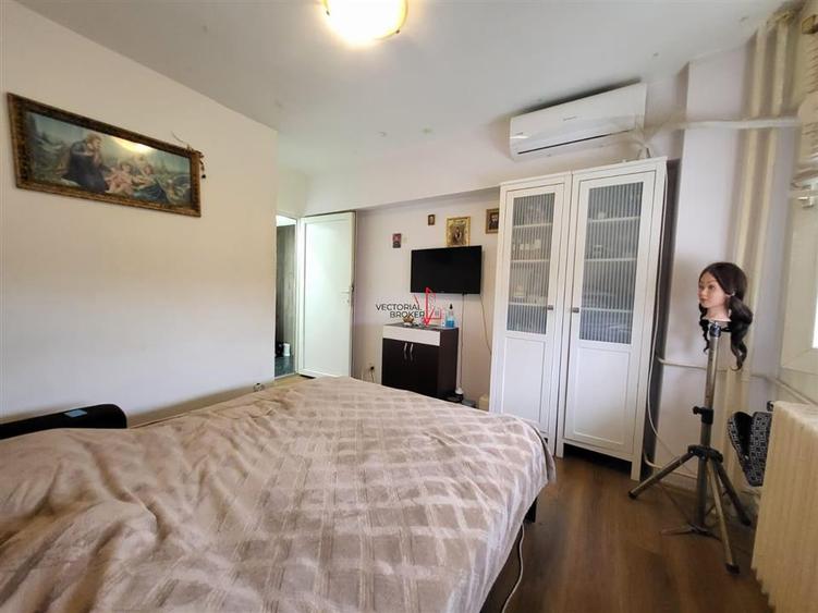 Apartament cu 3 camere semidecomandat în Titan