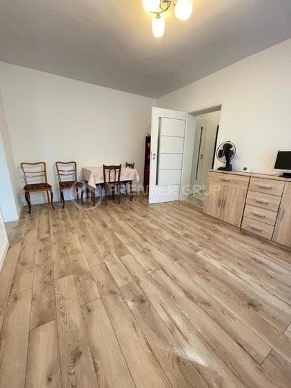 Apartament cu 3 camere în Podu Roș