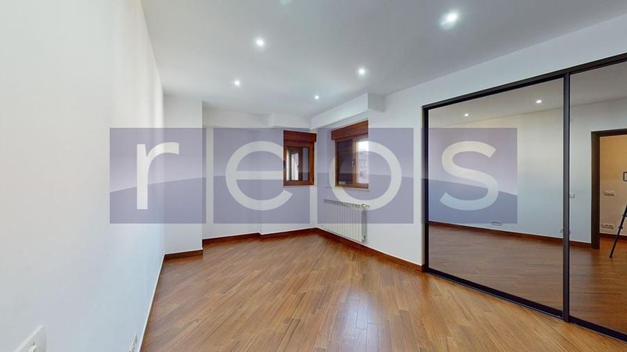 Apartament cu 3 camere decomandat în Beller