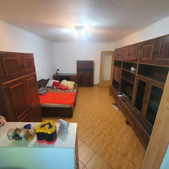 Garsonieră decomandată în Rovine