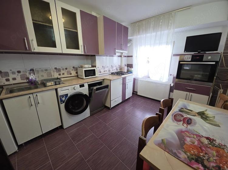 Apartament cu 3 camere decomandat în Tineretului