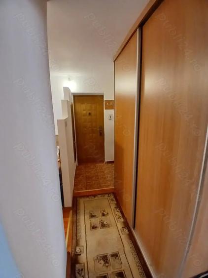 Apartament cu 2 camere decomandat în Petrila
