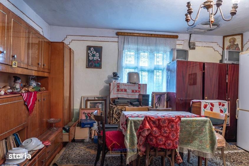 Casă cu 3 camere decomandat în Stănești