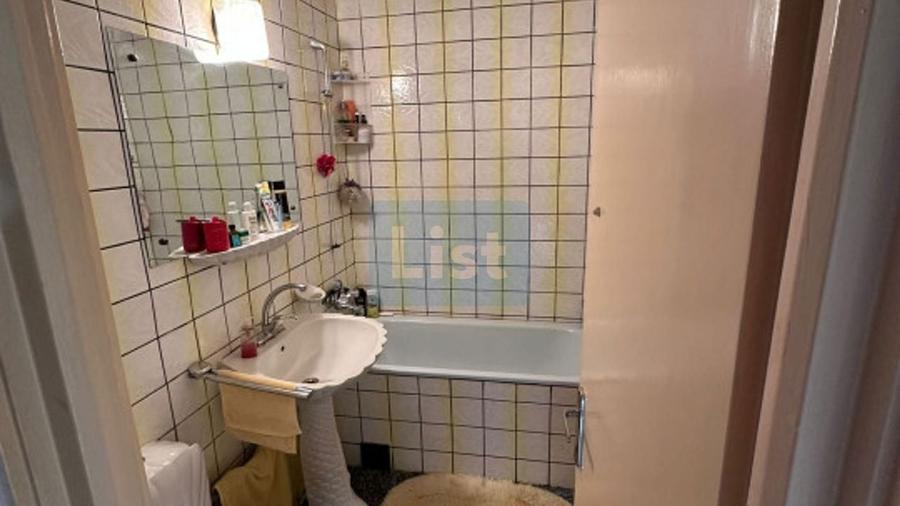 Apartament cu 3 camere semidecomandat în Micro I