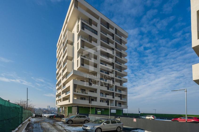 Apartament cu 3 camere semidecomandat în Colentina