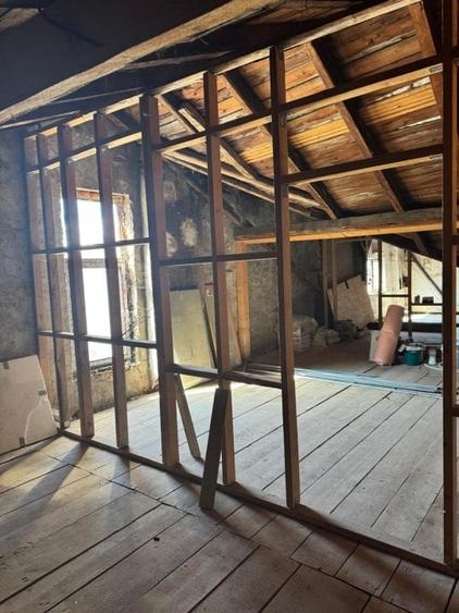 Apartament cu 2 camere decomandat, mobilat în Siret
