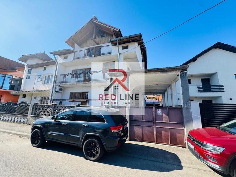 Casă individuală cu 8 camere cu Canalizare în Nord-Vest
