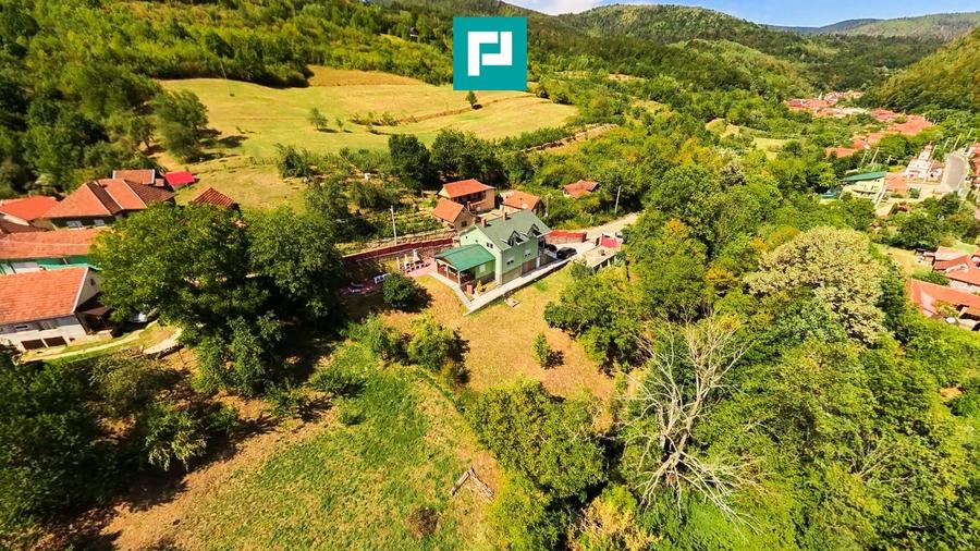 Casă individuală cu 6 camere cu Canalizare în Moneasa