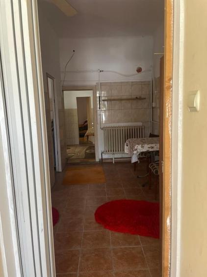 Casă individuală cu 5 camere cu Canalizare în Est