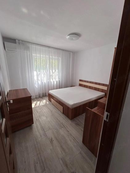 Apartament cu 3 camere decomandat în Libertății