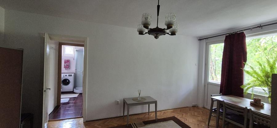 Apartament cu 2 camere semidecomandat în Aleea Carpați